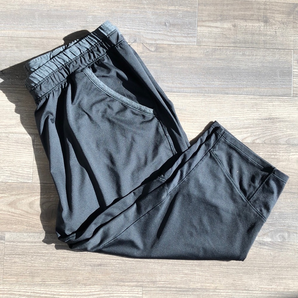 🏃‍♀️🧘‍♀️🏋️‍♀️ Under Armour Cropped Joggers